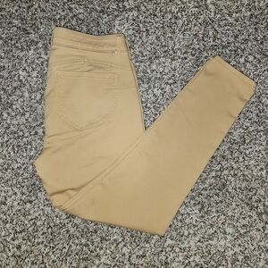 Democracy women's jeans featuring "Ab"solution fit technolgy Size 8